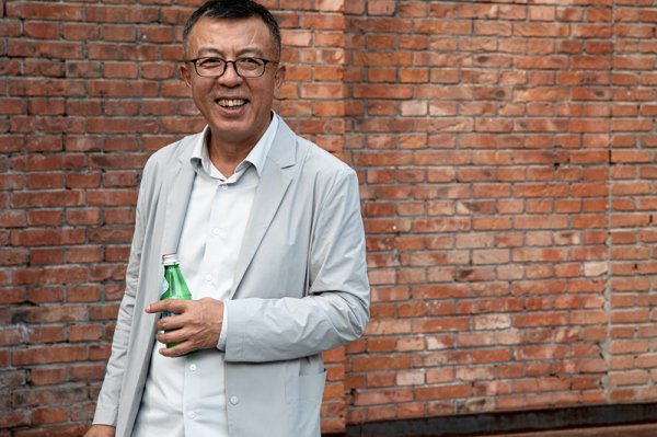 港联证券 从赌场到妈祖绕境，他用现场写生记录普通人的集体记忆